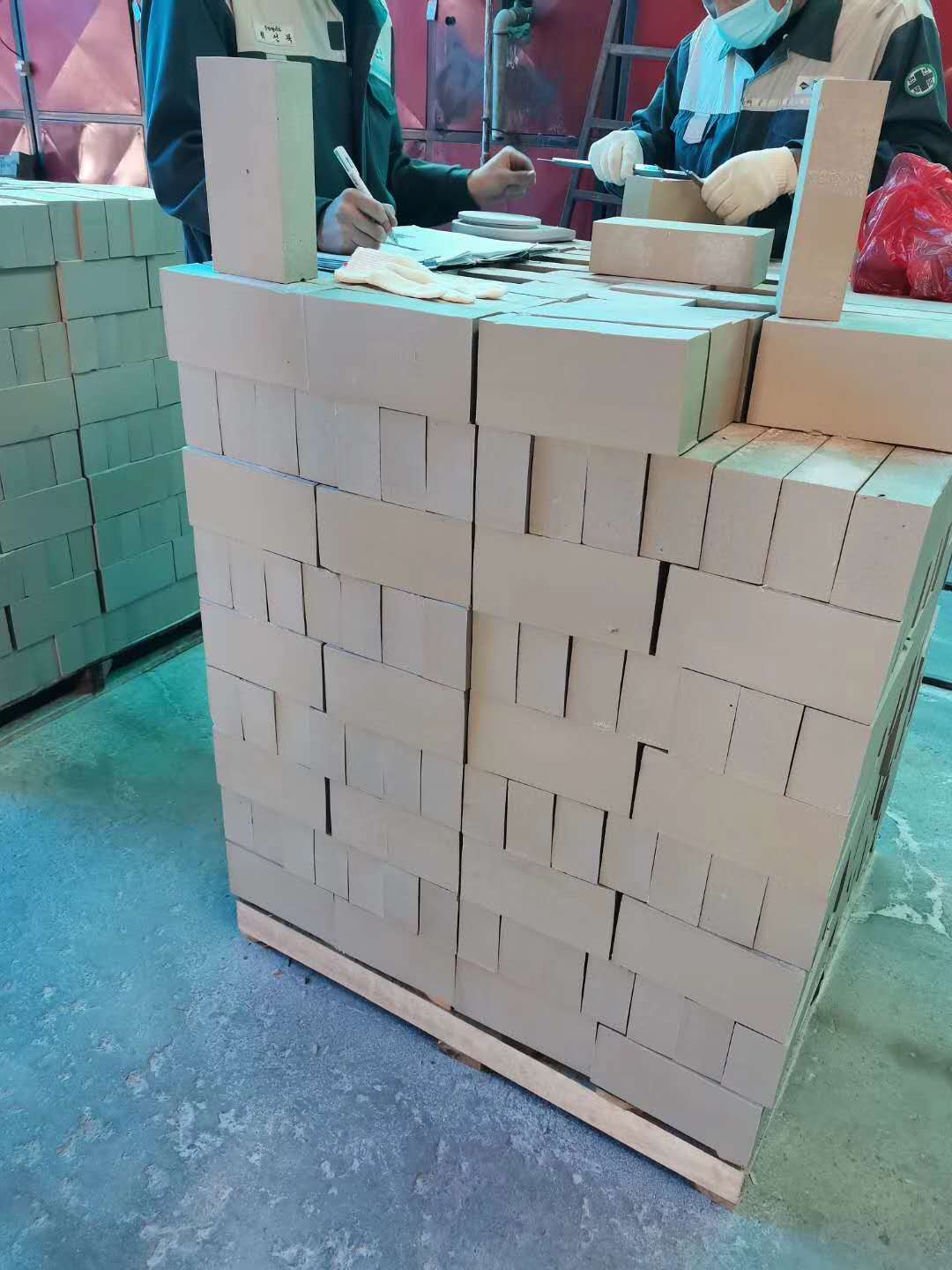 65厚耐酸磚今年處于一直是缺貨狀態(tài)，而且價格高，那么為什么會出現(xiàn)這種情況